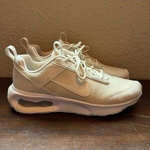 Nike Air Max Women’s Shoes Sz 7